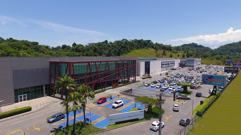Blumenau: Norte Shopping celebra 15 anos com cuca de 15 metros