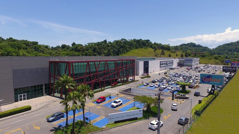 Blumenau: Norte Shopping celebra 15 anos com cuca de 15 metros