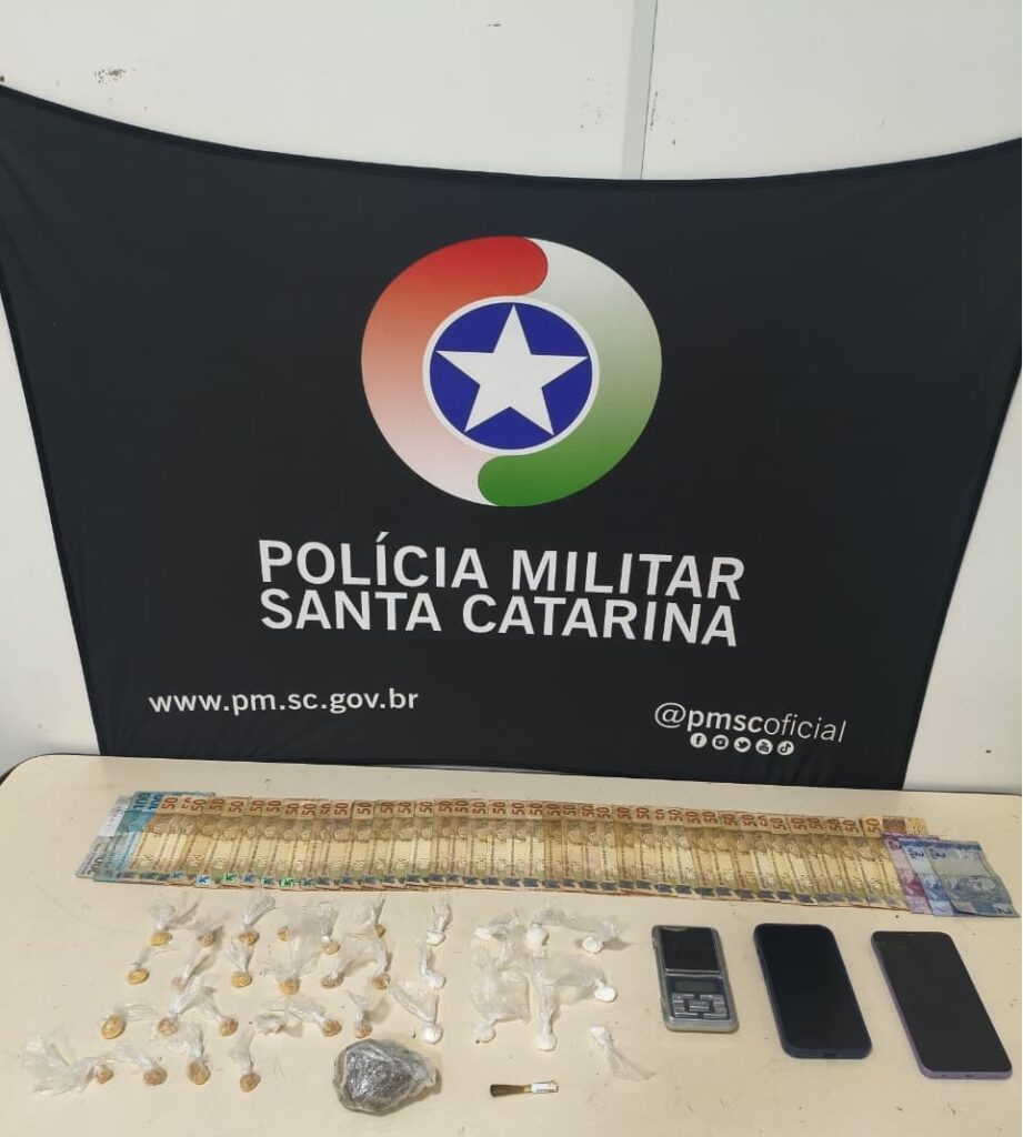 Suspeito é detido com drogas e dinheiro no bairro Água Verde