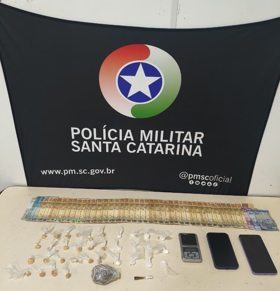 Suspeito é detido com drogas e dinheiro no bairro Água Verde