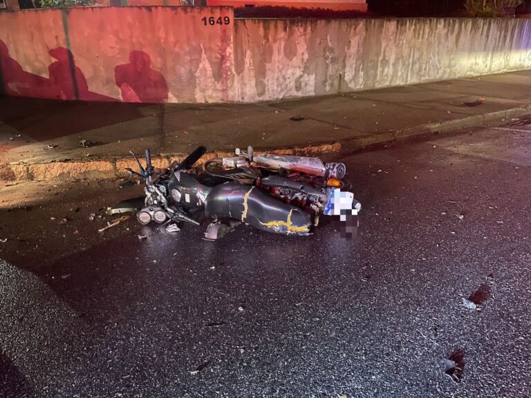 Motociclista sofre fraturas graves após colisão com topic em Timbó