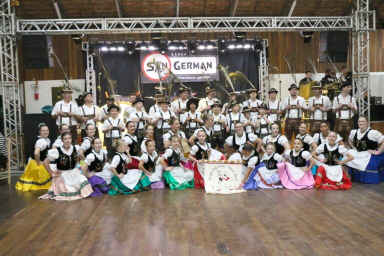 Grupo Folclórico Alpen Bach celebra 26 anos