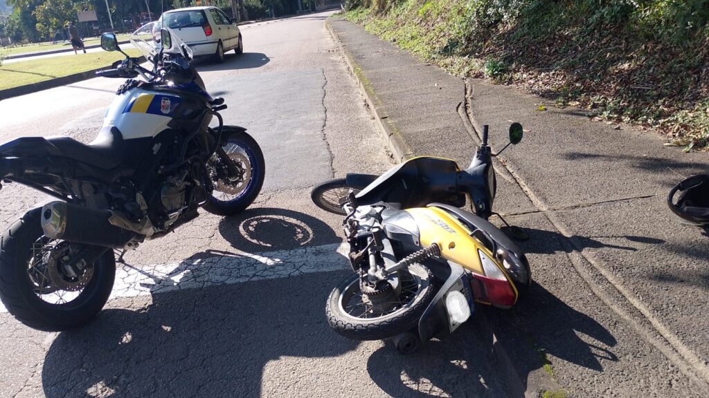 Motociclista abandona moto e foge após desobedecer ordem de parada do Getran em Pomerode