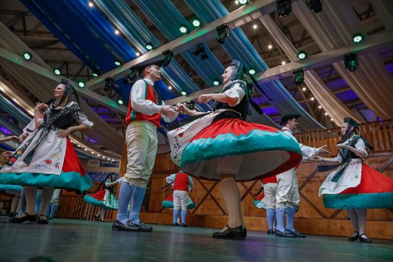 Festival de Danças Germânicas da Oktoberfest Blumenau