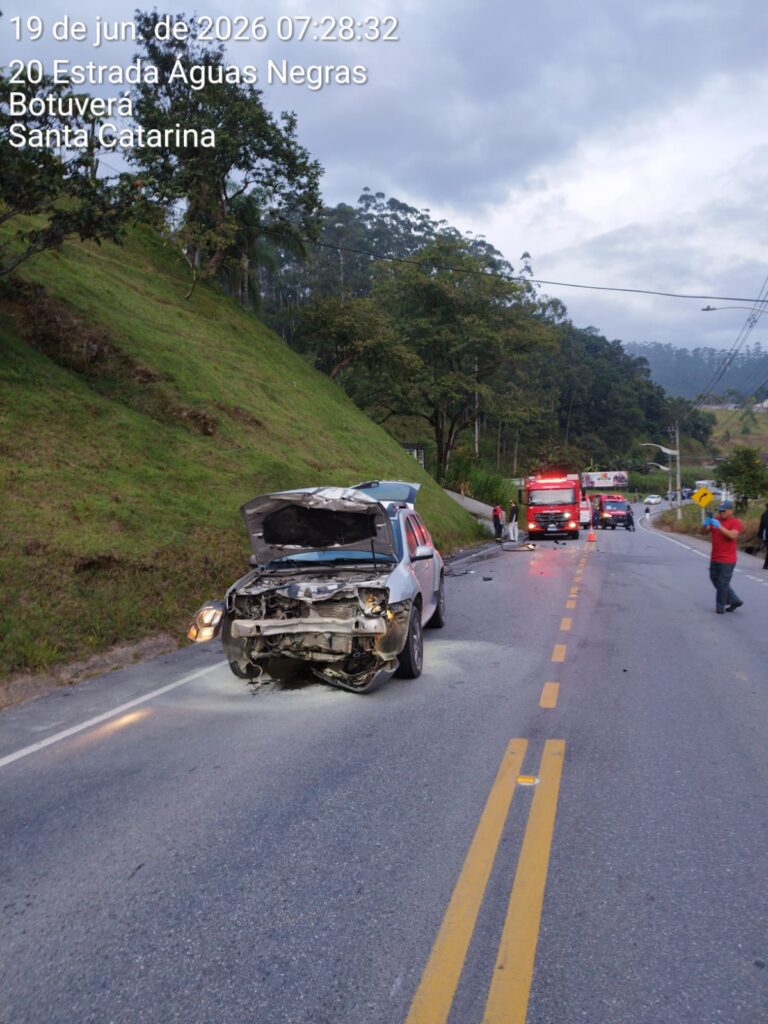 Acidente carro e moto Botuverá