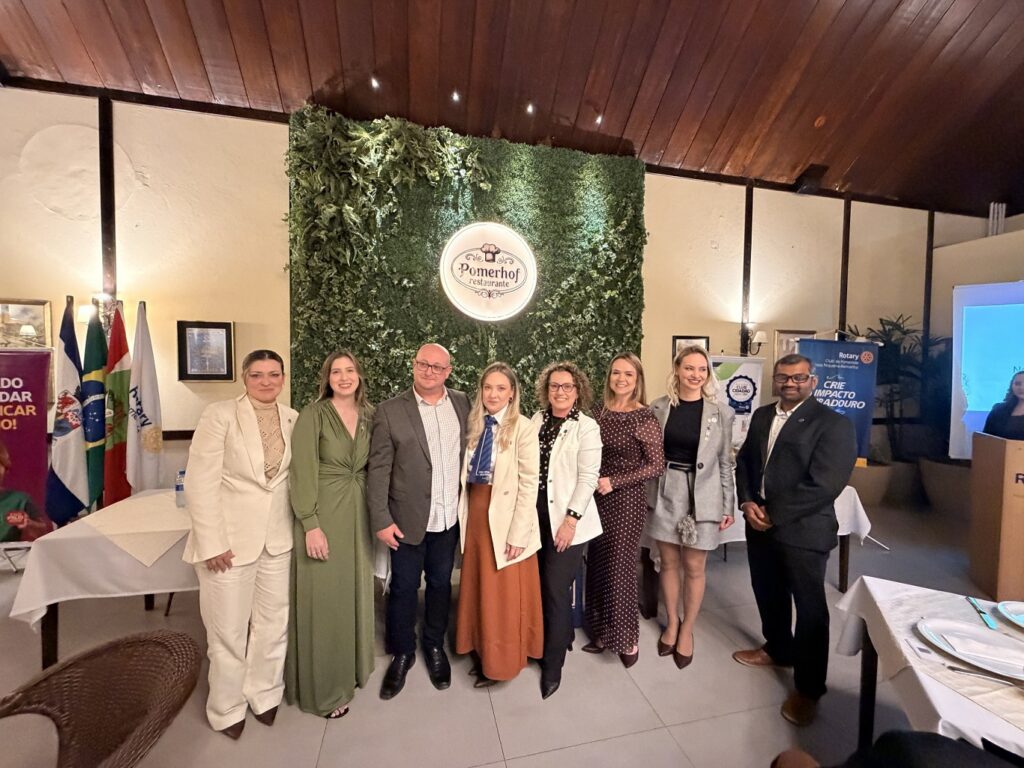 otary Club de Pomerode realiza posse da nova diretoria