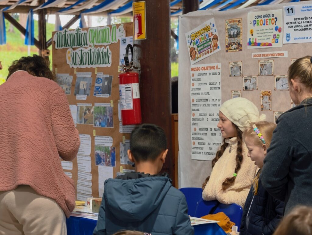 Feira Municipal de Matemática reúne 27 projetos e define classificados para etapa regional