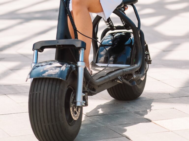 Getran orienta alunos do Senai sobre regras para bicicletas elétricas, ciclomotores e autopropelidos