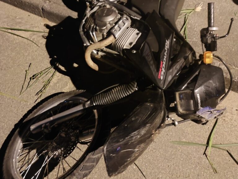 Motociclista é socorrido em estado grave após queda, em Testo Alto