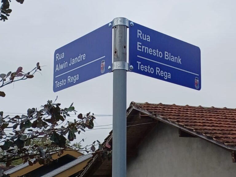 Sinalização renovada: Pomerode instala quase 400 novas placas de rua