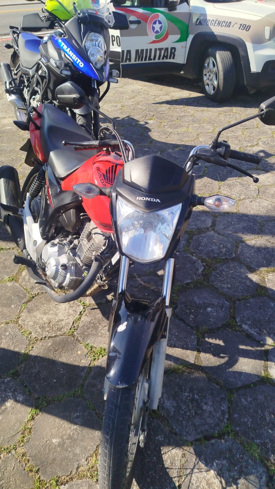 Motociclista com CNH suspensa é flagrado com droga durante blitz em Pomerode