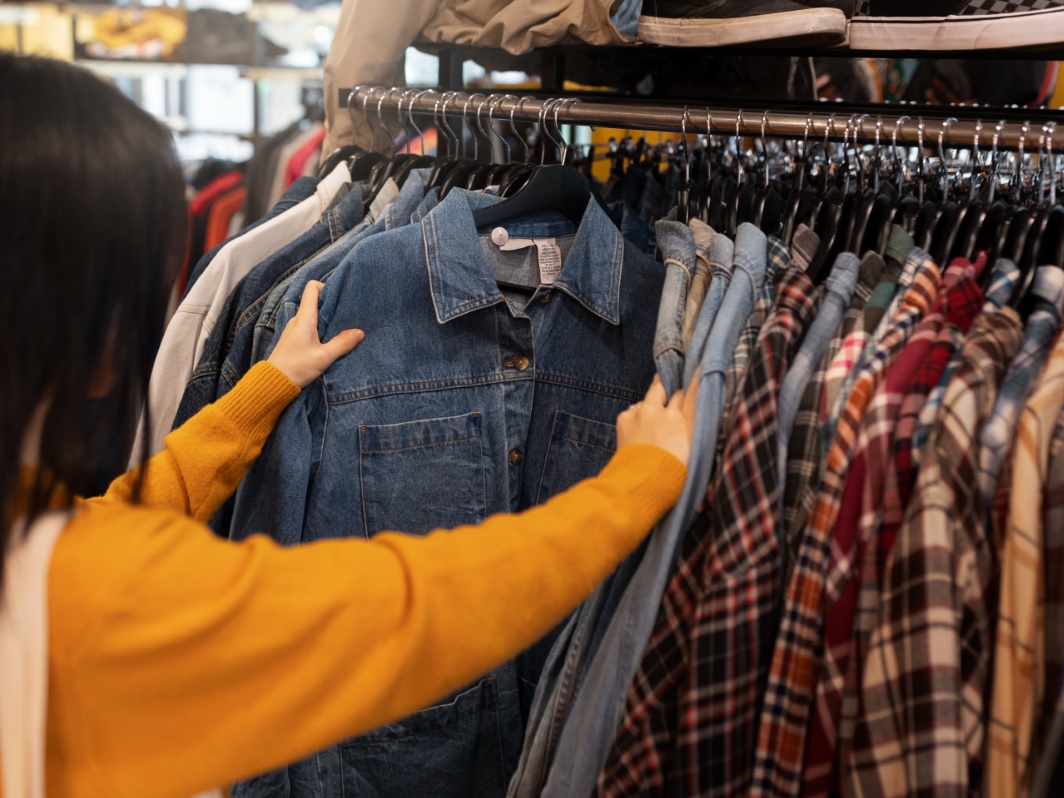 Bazar Beneficente da Apae terá roupas novas a partir de R$ 9,99