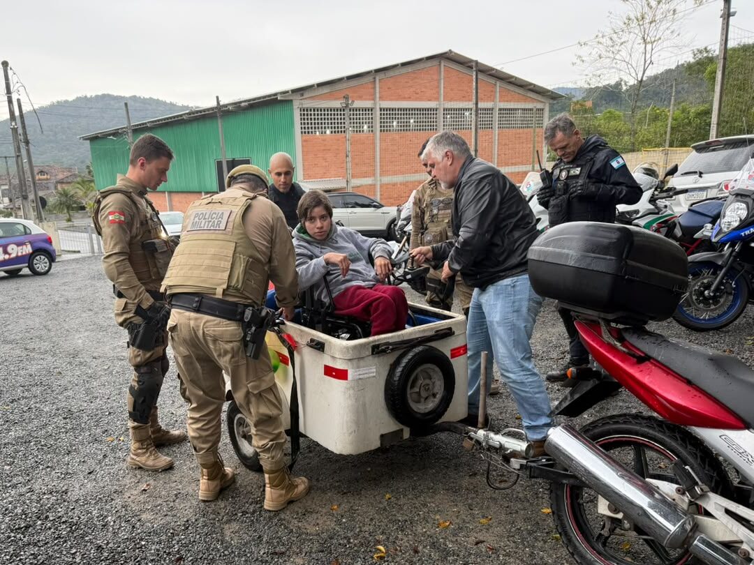 Sonho de andar de moto marca aniversário de aluna da E.E.B. Prudente de Morais