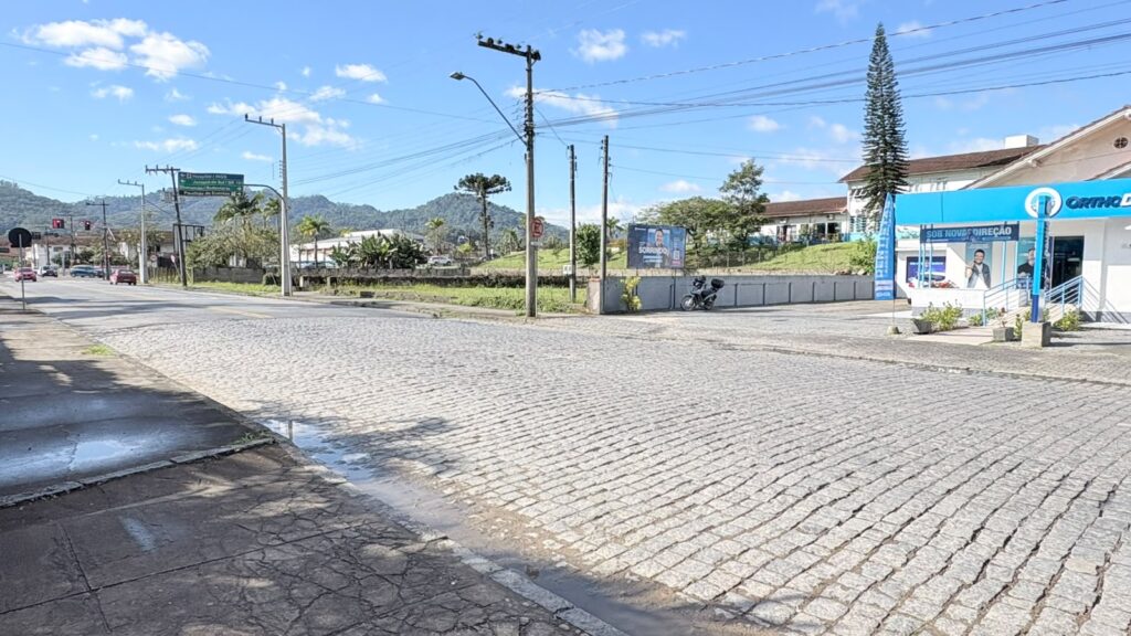 Obras de esgoto alteram trânsito em duas ruas de Pomerode, na próxima semana