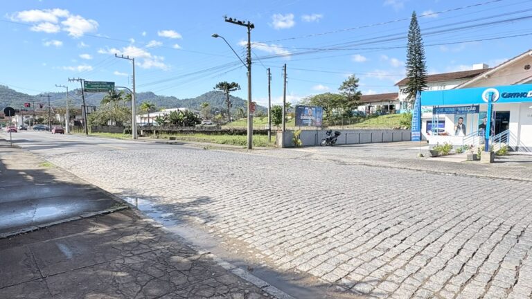 Obras de esgoto alteram trânsito em duas ruas de Pomerode, na próxima semana
