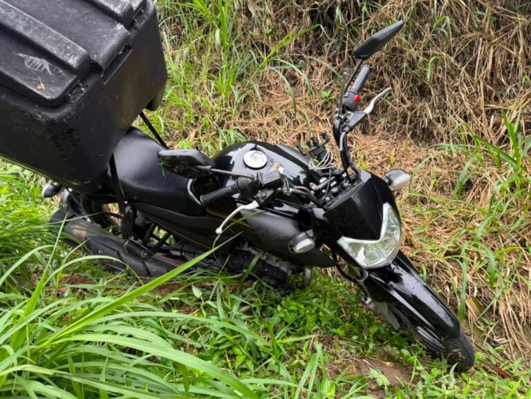 Colisão entre carro e moto deixa homem ferido na SC-110, em Pomerode