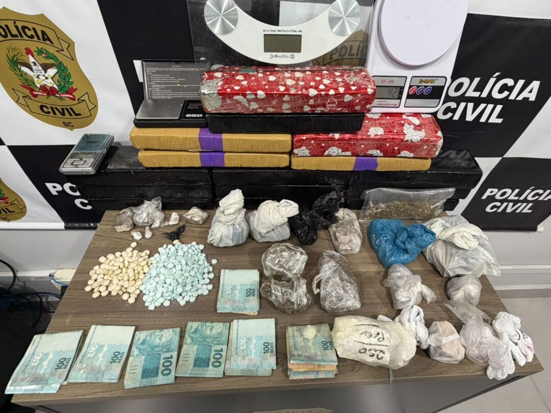 Polícia Civil apreende quase 13kg de drogas no Médio Vale; dois homens foram presos