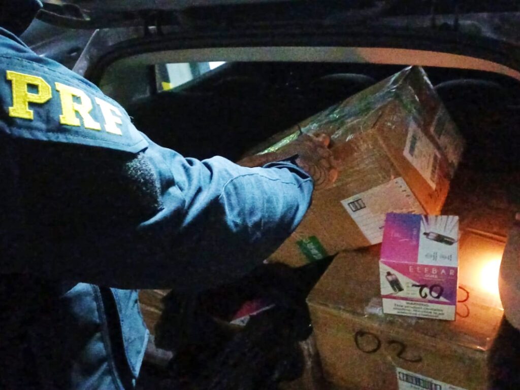 PRF apreende cerca de 2.800 cigarros eletrônicos contrabandeados em Blumenau
