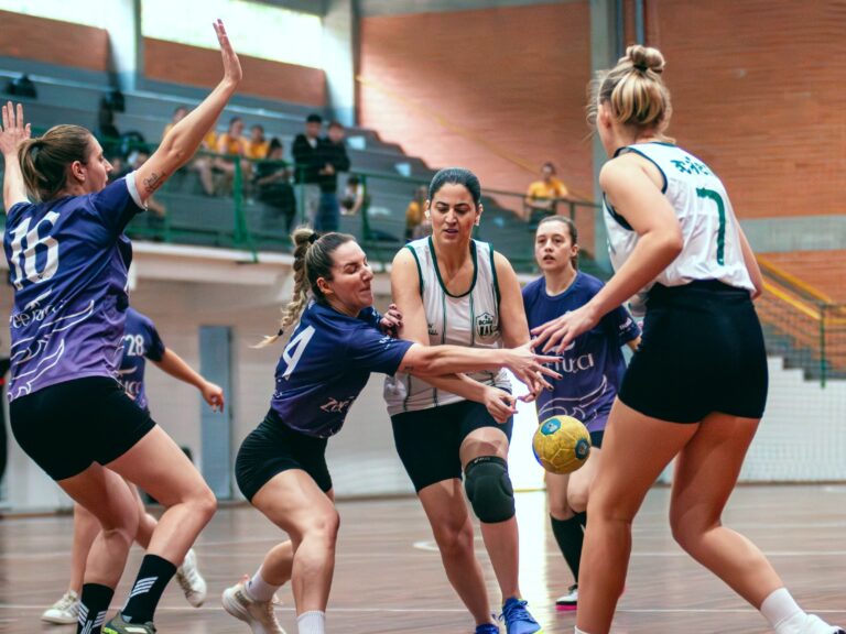 Zee Rucci conquista o Handebol Feminino dos Jogos entre Empresas