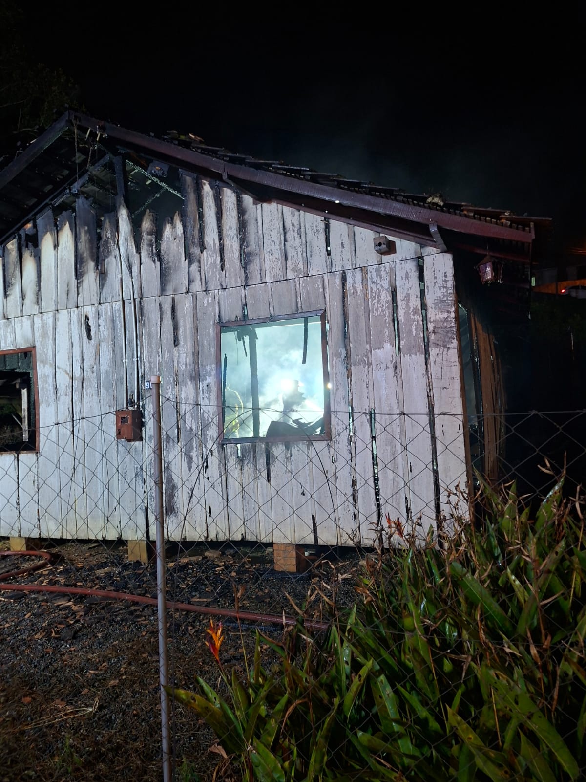 Incêndio destrói residência e mobiliza campanha de doações em Pomerode