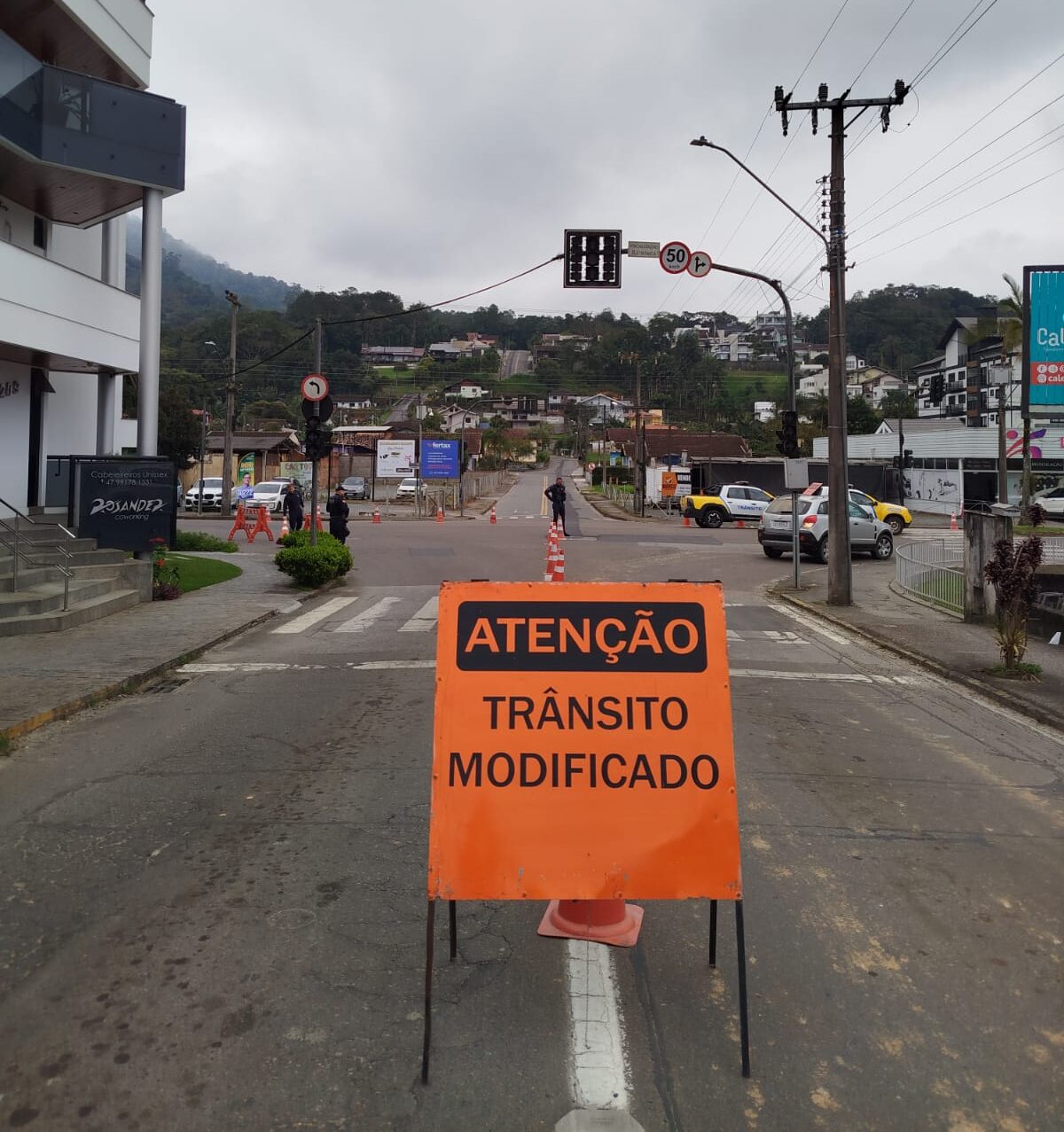Getran altera fluxo no semáforo da Rosander durante obras na Rua Luiz Abry