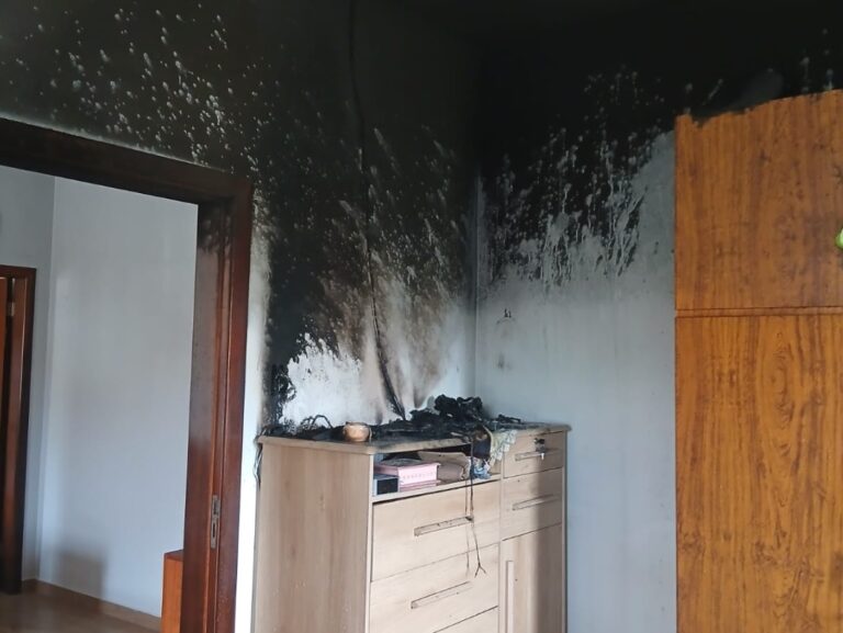 Princípio de incêndio em residência mobiliza Corpo de Bombeiros