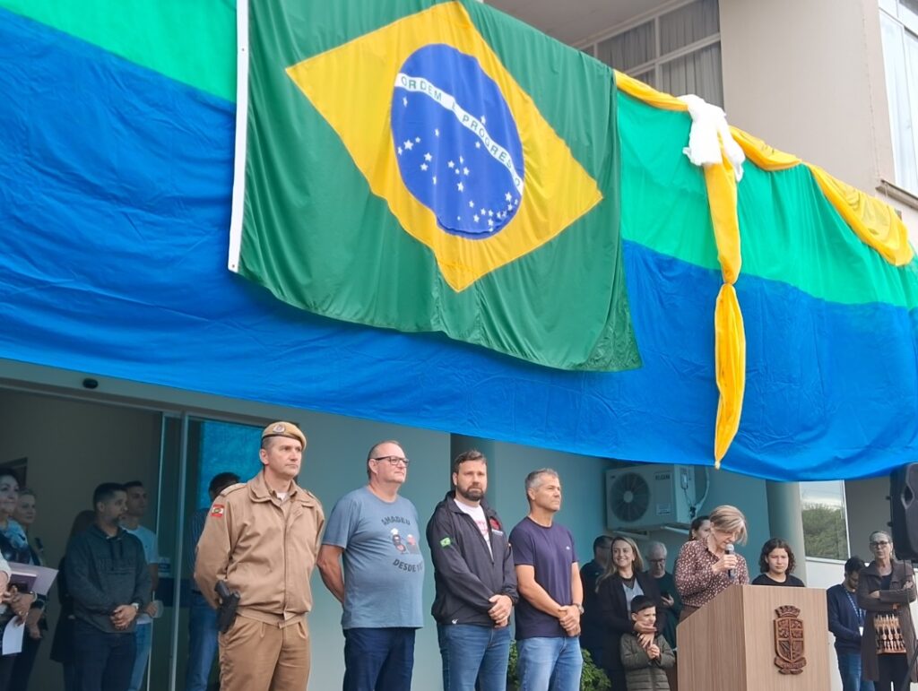 Ato cívico marca abertura da Semana da Pátria em Pomerode