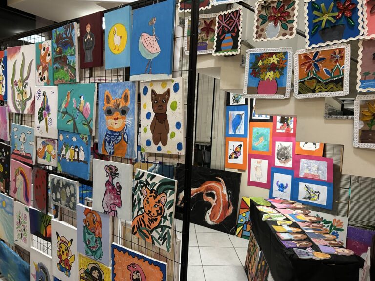 Câmara de Pomerode recebe exposição de alunos do Colégio Dr. Blumenau