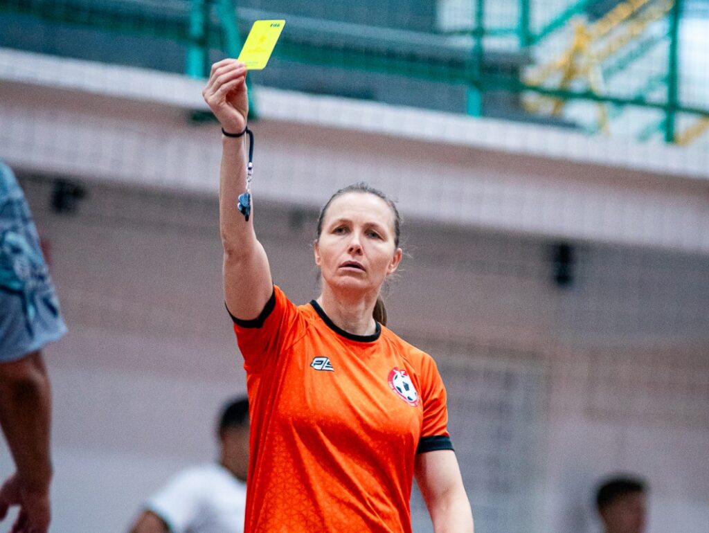 Árbitra FIFA Anelize Schulz comanda finais do Futsal dos Jogos Entre Empresas