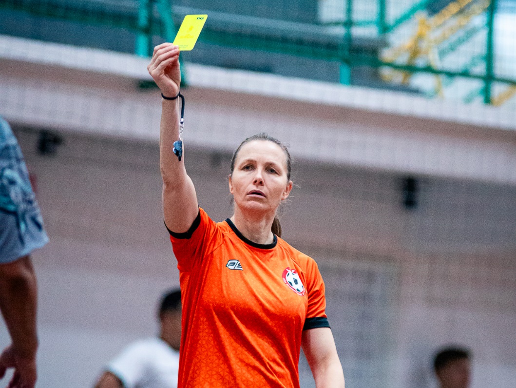 Árbitra FIFA Anelize Schulz comanda finais do Futsal dos Jogos Entre Empresas