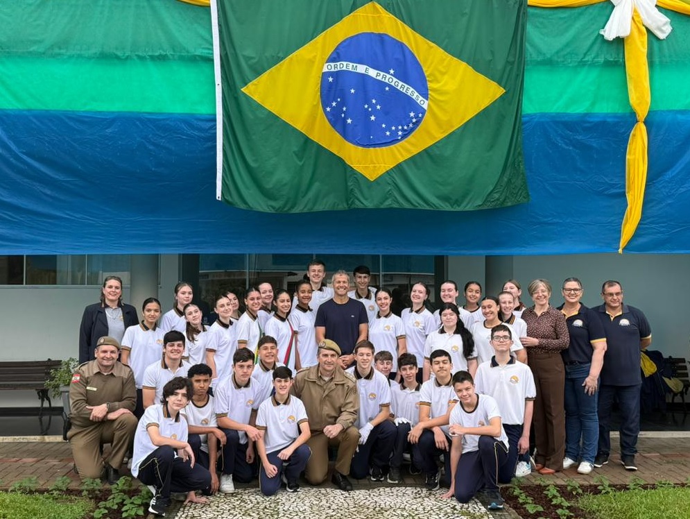 Ato cívico marca abertura da Semana da Pátria em Pomerode
