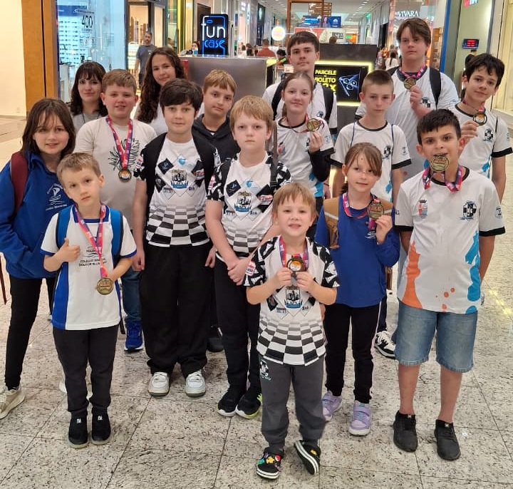 Enxadristas pomerodenses conquistam nove medalhas na 3ª Etapa da Copa Norte Shopping