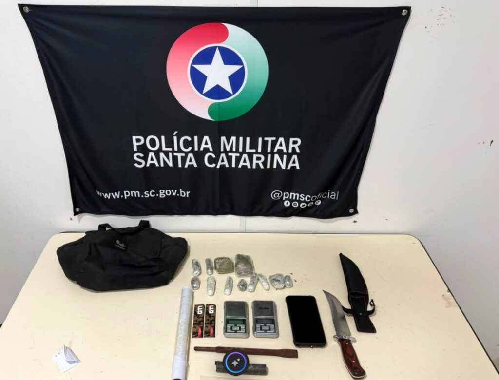 Quatro pessoas são presas por ameaça e tráfico de drogas em Blumenau