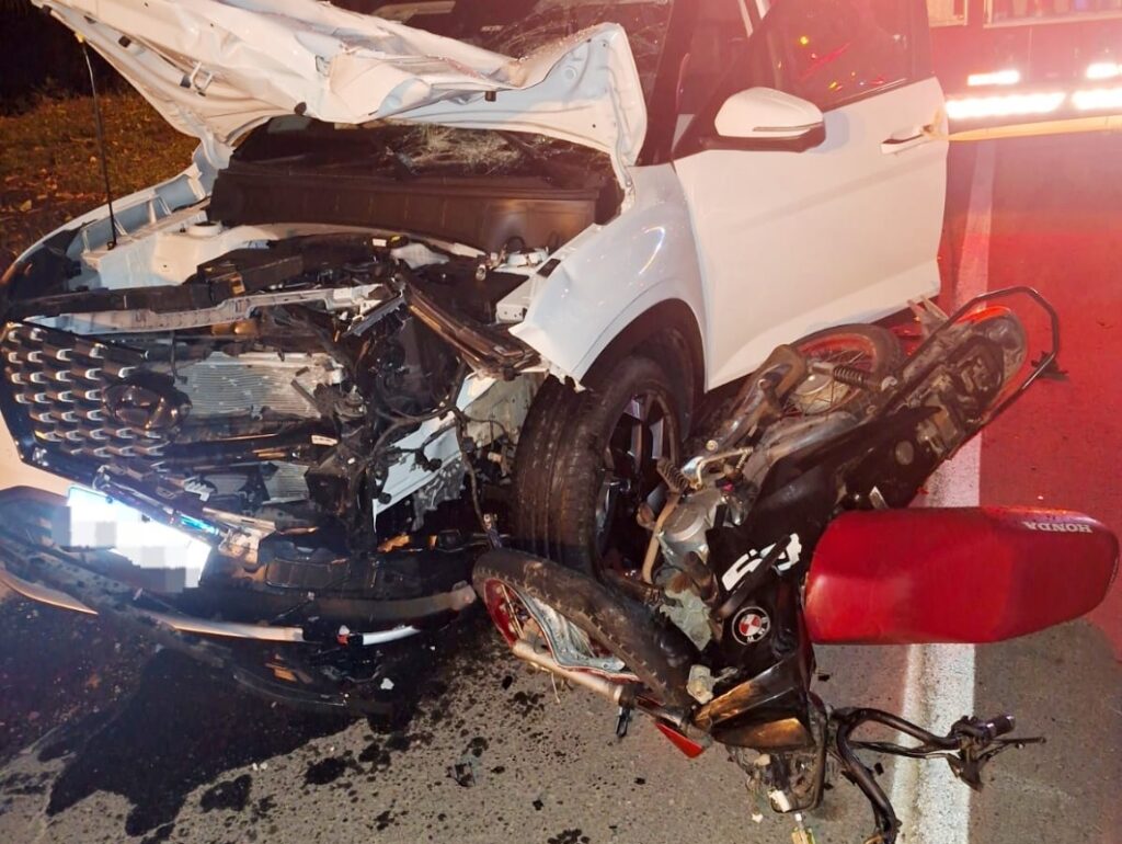 Motociclista de 27 anos morre após colisão contra carro, na SC-421