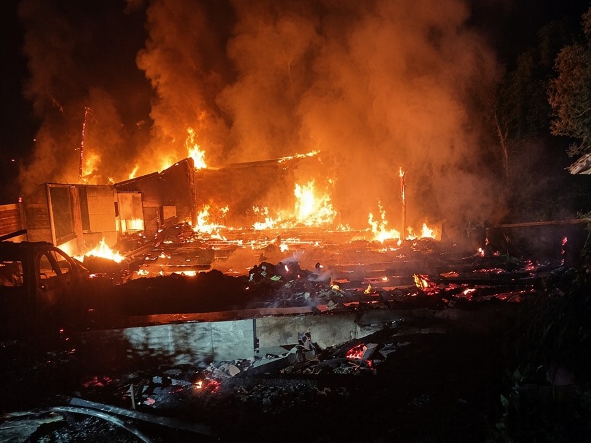 Incêndio destrói residência e deixa duas pessoas mortas em Doutor Pedrinho