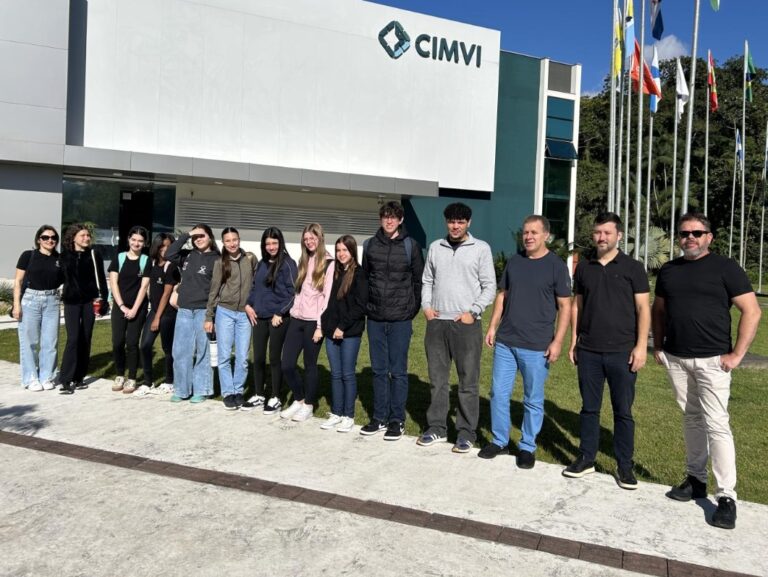 Vereadores Mirins conhecem ações de gestão de resíduos e educação ambiental no CIMVI