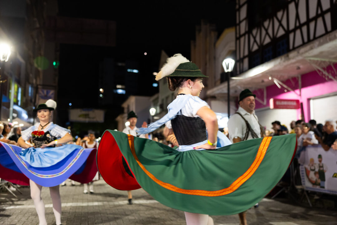 41ª Oktoberfest começa em Blumenau com público de mais de 26 mil pessoas