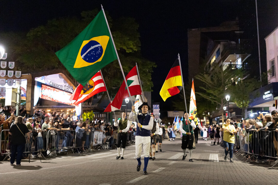 41ª Oktoberfest começa em Blumenau com público de mais de 26 mil pessoas