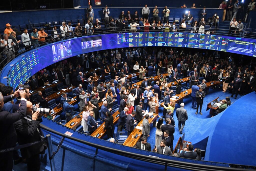 Senado aprova proposta que prevê fim da escala 6x1