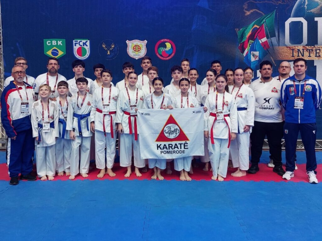 Karatê pomerodense conquista 10 medalhas em Open Internacional de Joinville