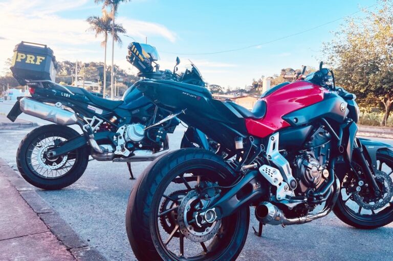 Fita adesiva na placa: PRF flagra adulteração em motocicleta na BR-470