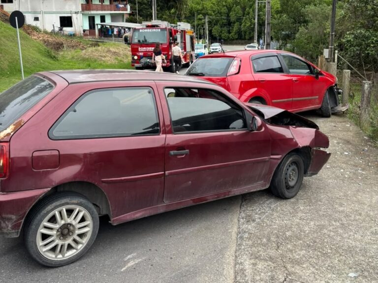Colisão entre dois carros deixa homem ferido em Pomerode