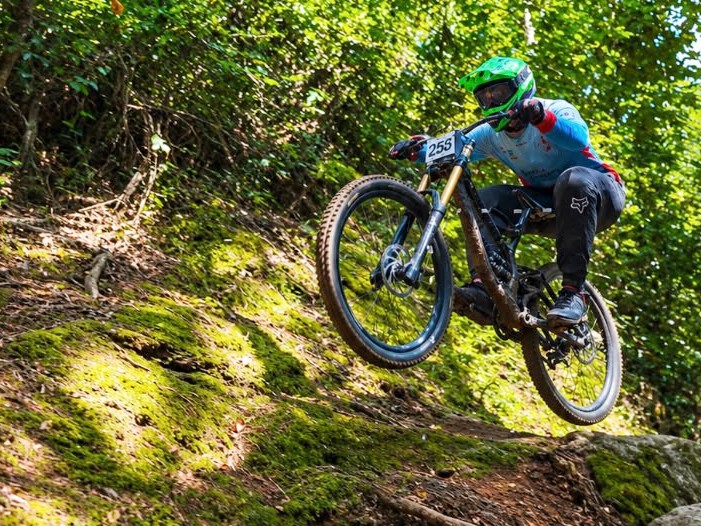 Pomerode sobe ao pódio no Campeonato Catarinense de Downhill