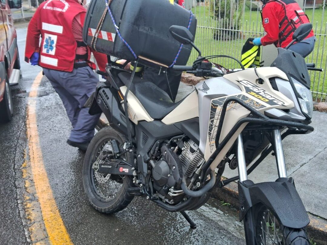 Colisão entre carro e moto em Pomerode